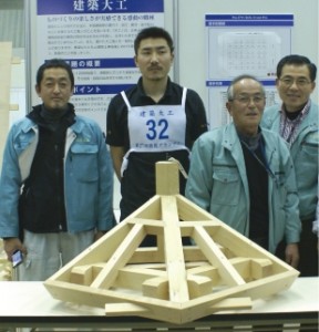 完成した正五角形小屋組み
